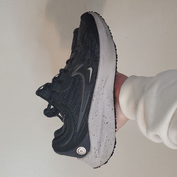 Nike Zoom Winflo 8 Shield Womens Running Sneakers Size 8.5 Water-Repellent Black - Picture 4 of 16